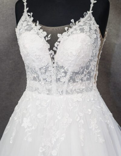 Menyasszonyi ruha 2025-08B