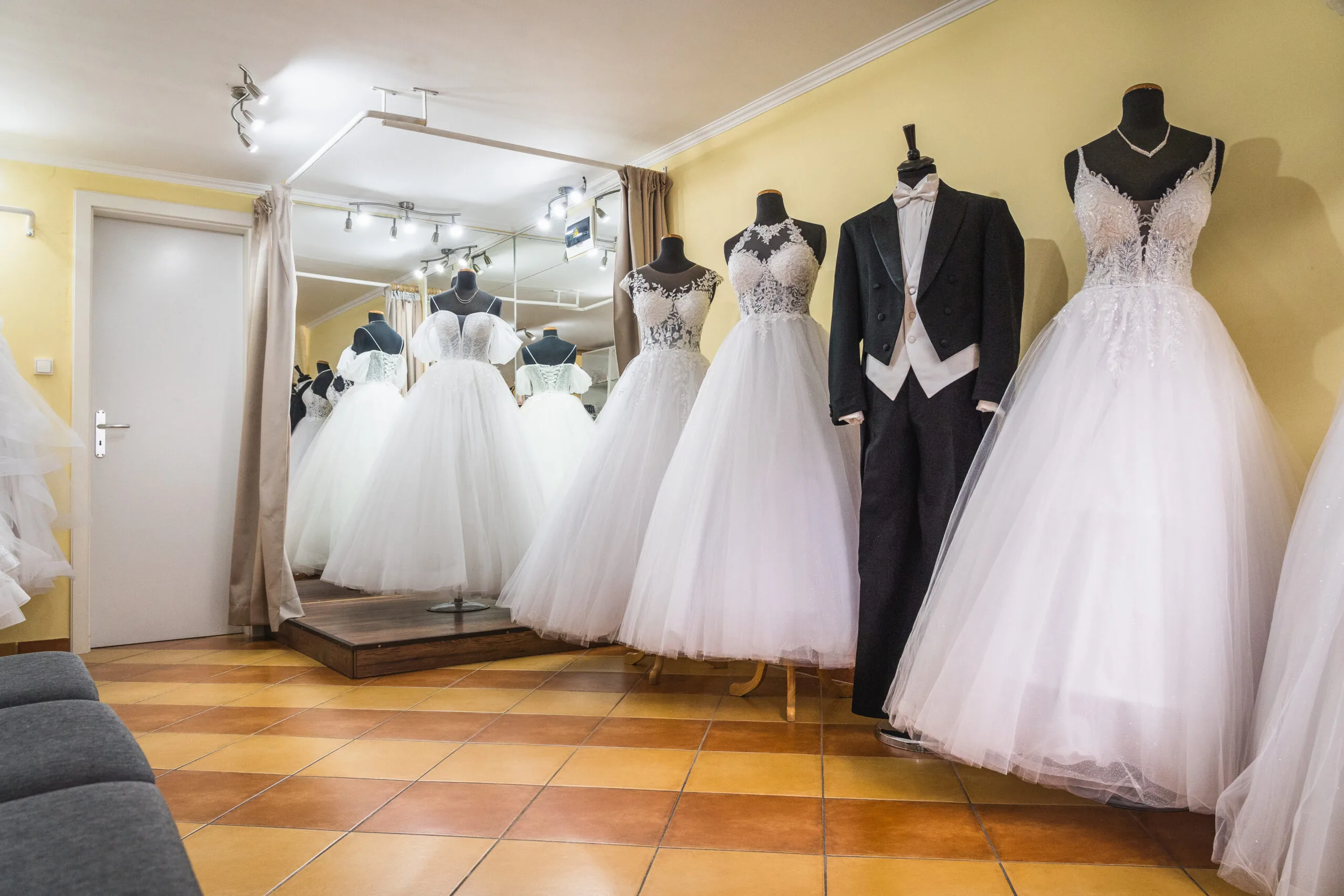 A Kecskeméti Glória Ruhaszalon belső tere.