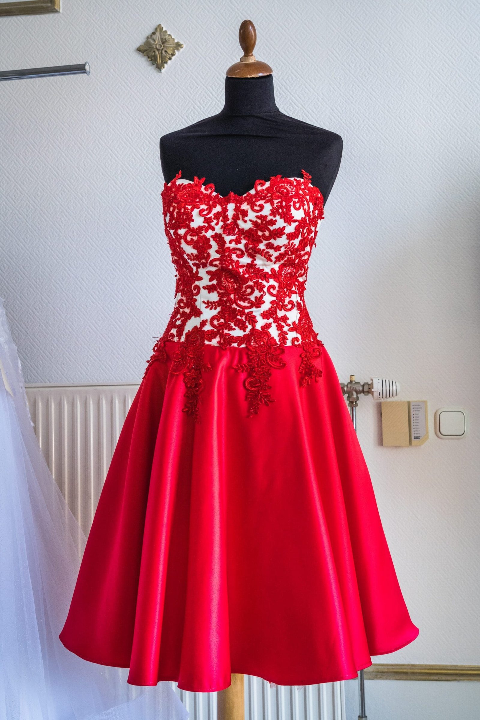 Menyecskeruha a Szolnoki Glória Menyasszonyi Ruhaszalonban.